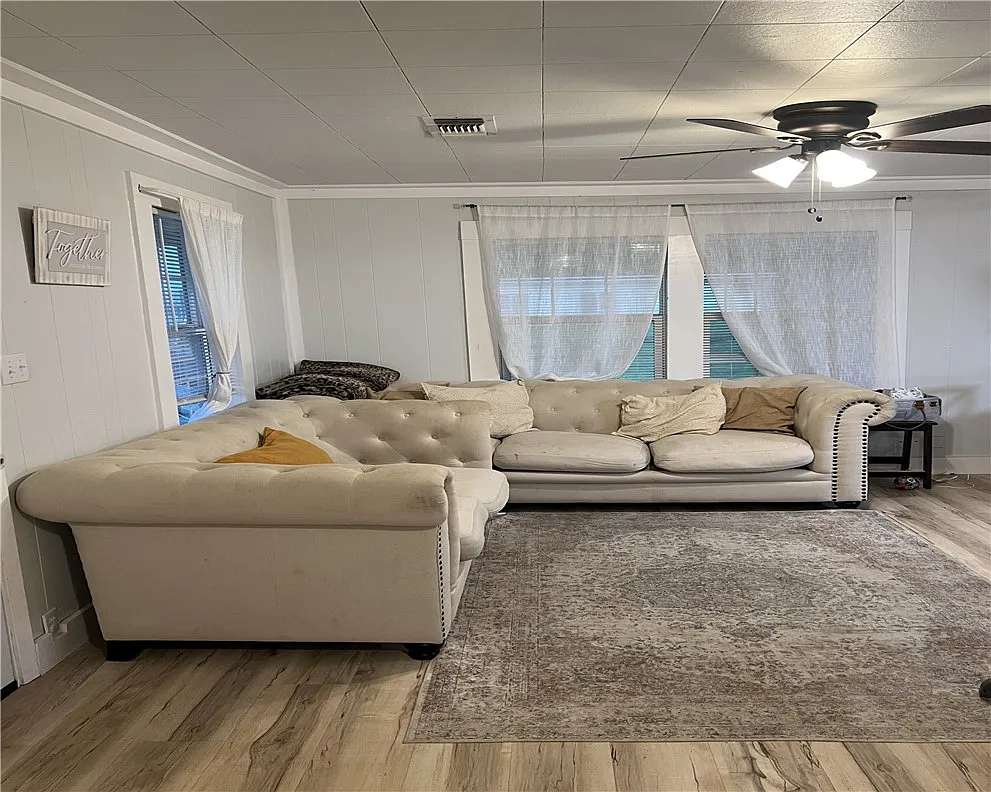 3 bed, 1008 sqft, $1,400 — Photo 2