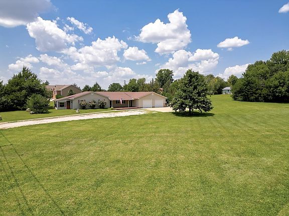 3rd image of 2200 Crestline Dr