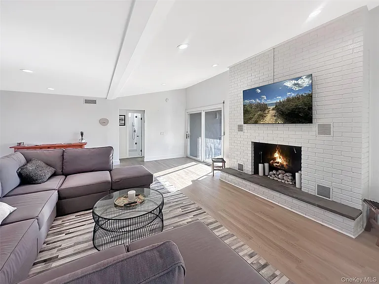 1225 Leeton Dr — Photo 8