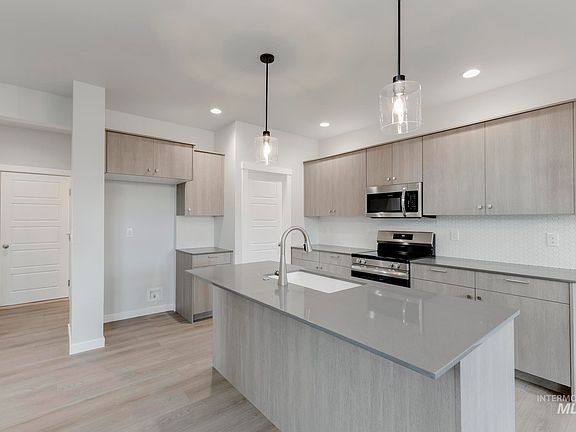 5th image of 872 N Mirror Creek Way