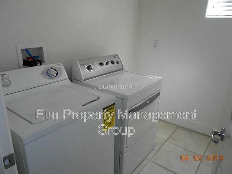 9795 Waukegan Ave — Photo 3