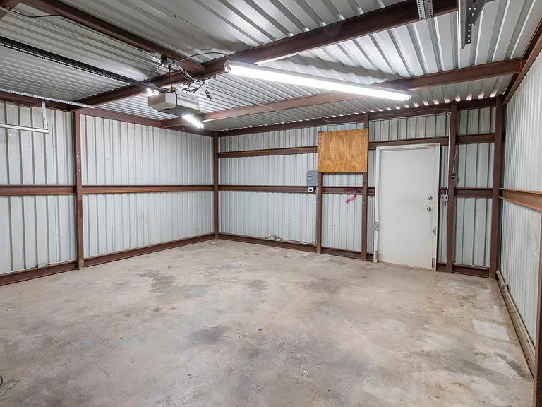 1303 Mockingbird St — Photo 22