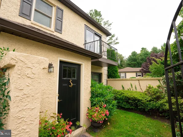 48 Parkridge Dr, Bryn Mawr, PA 19010