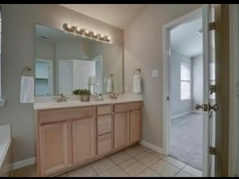 1421 Fox Run Dr — Photo 21