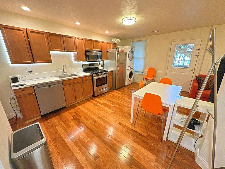 130 W 8th St #1 — Photo 11