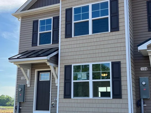 128 Olga Dr, Martinsburg, WV 25403