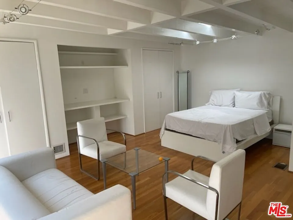 Studio, 625 sqft, $2,750 — Photo 4