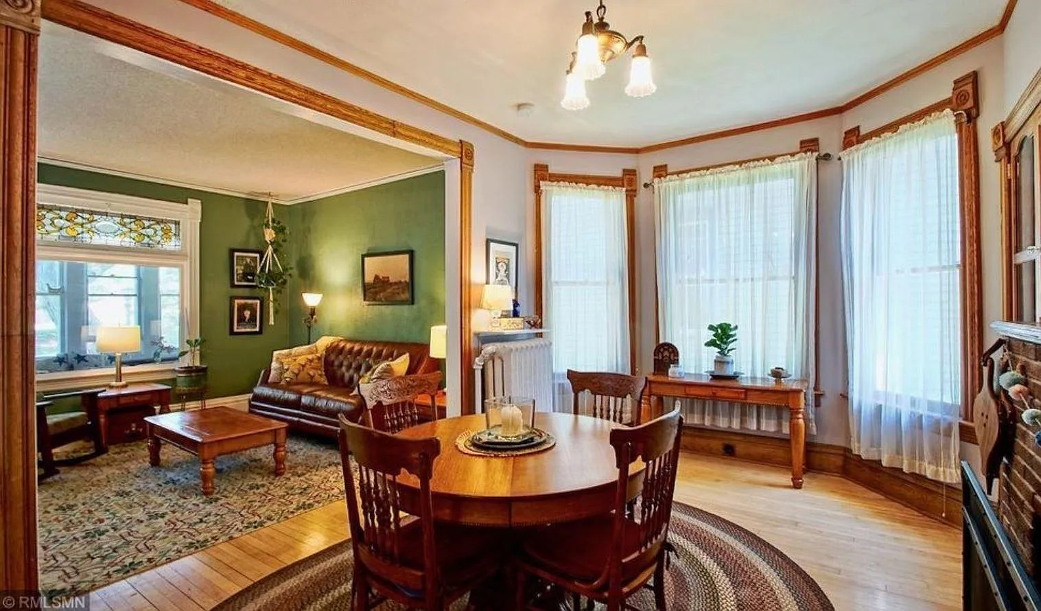 5 bed, 2633 sqft, $3,325 — Photo 2
