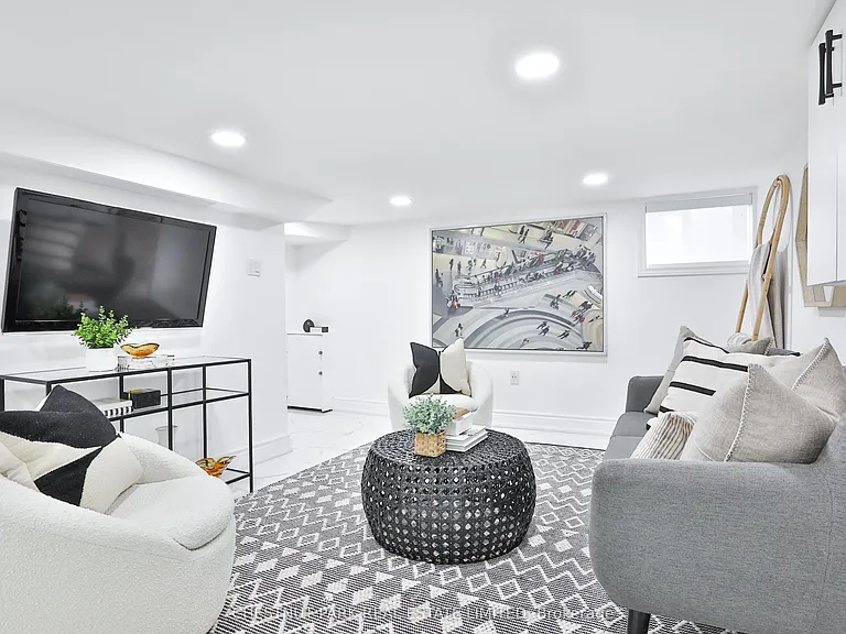 1341 Dupont St — Photo 26