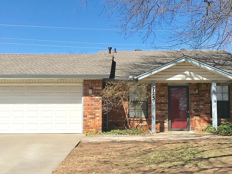 725 Peregrine Dr — Photo 1