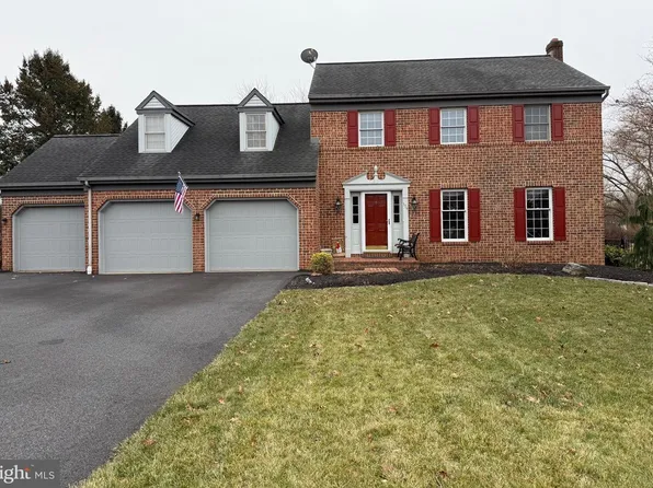 114 James St, Leola, PA 17540