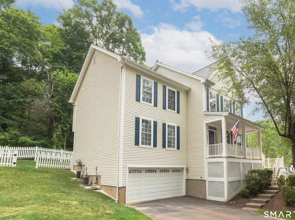 8 Minuteman Circle #8, Southbury, CT 06488