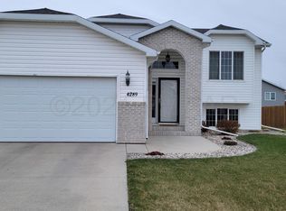 4289 31st Ave S, Fargo, ND 58104