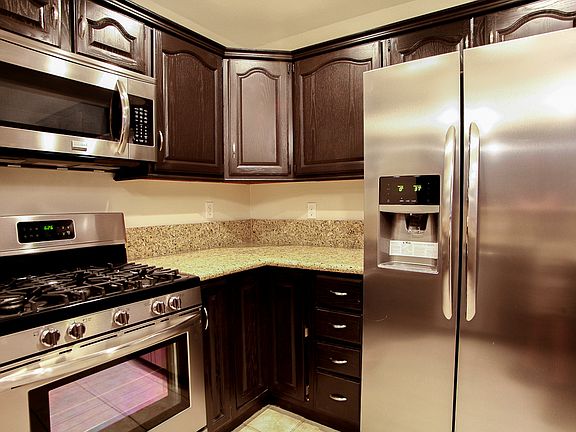 1915 Kransten Dr - 89074