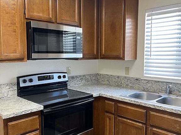 3rd image of 3559 Hiawatha Way