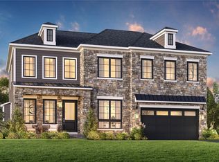 17 Sequoia Cir, Manhasset, NY 11030