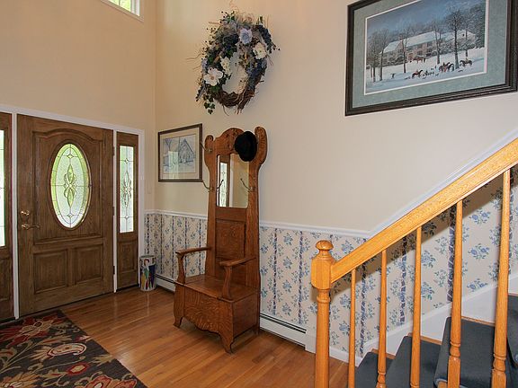 2nd image of 2460 Pinetree Pl