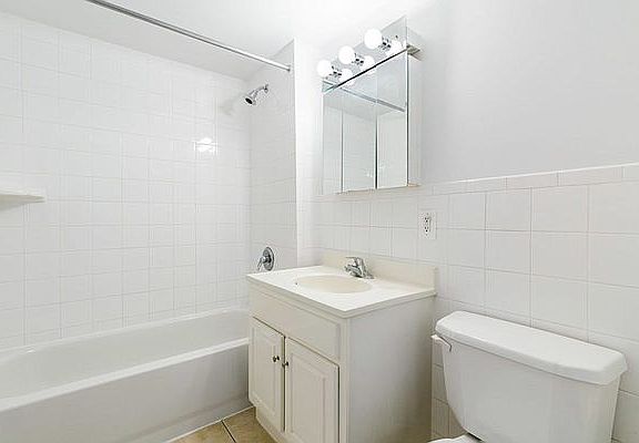 5th image of 444 Manhattan Ave APT 5B