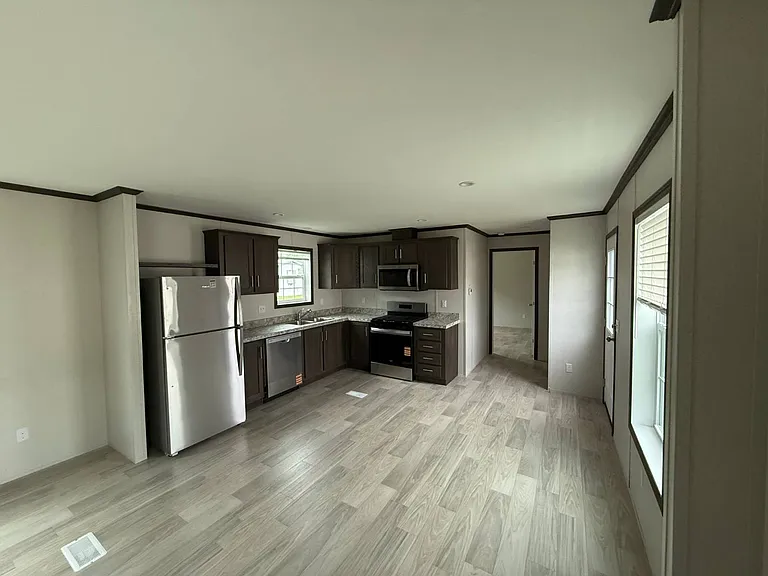 129 Jessica Ln — Photo 2