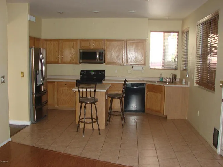 15420 S 14th Pl — Photo 3
