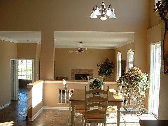 Dinette over lookin fm rm