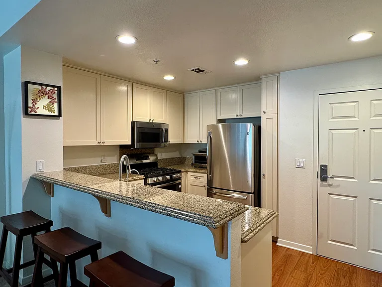 160 S Hudson Ave #211 — Photo 7