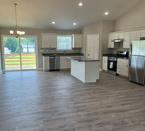 3rd image of 183 Meadow Ln