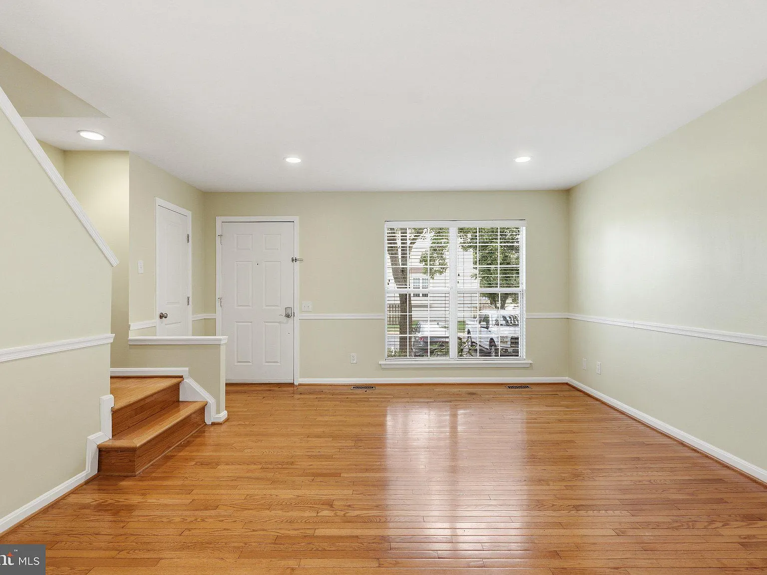 3 bed, 1.5 bath, 1580 sqft, $2,300 — Photo 4