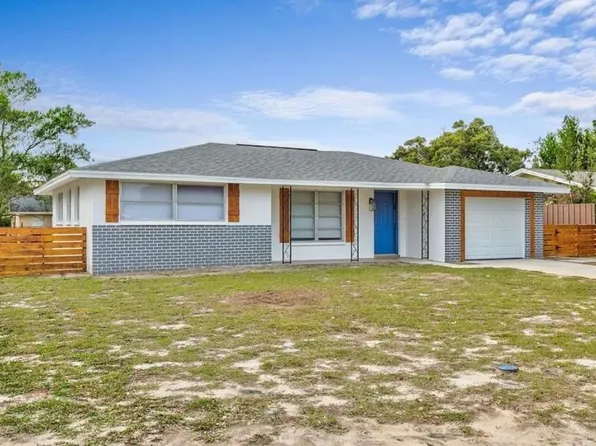 10303 Gardenia Ln, Port Richey, FL 34668