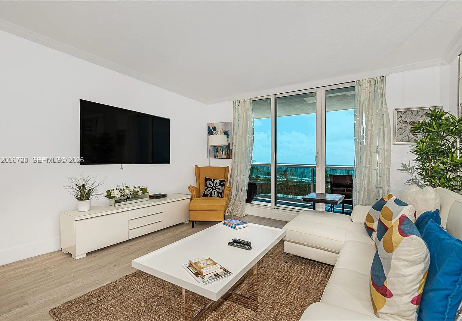 Roney Palace Condo — Photo 3