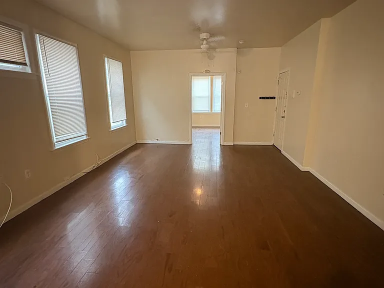143-147 Huntington Ter #1R — Photo 3