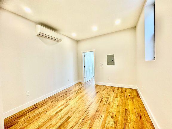 5th image of 282 Baldwin Ave #3A