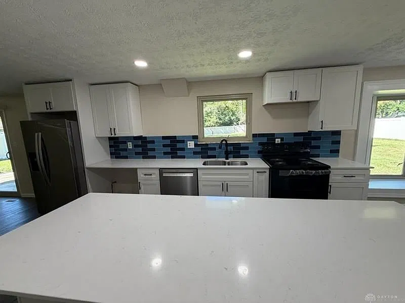 3 bed, 2.0 bath, 1523 sqft, $1,975 — Photo 2