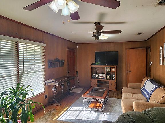 3rd image of 501 Ferriday Dr