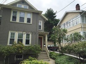 8 Belmont St, Newton, MA