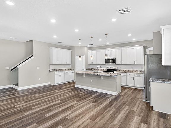 2nd image of 801 Pecan Ave