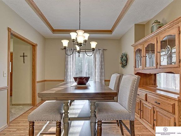 5th image of 416 S 162nd St