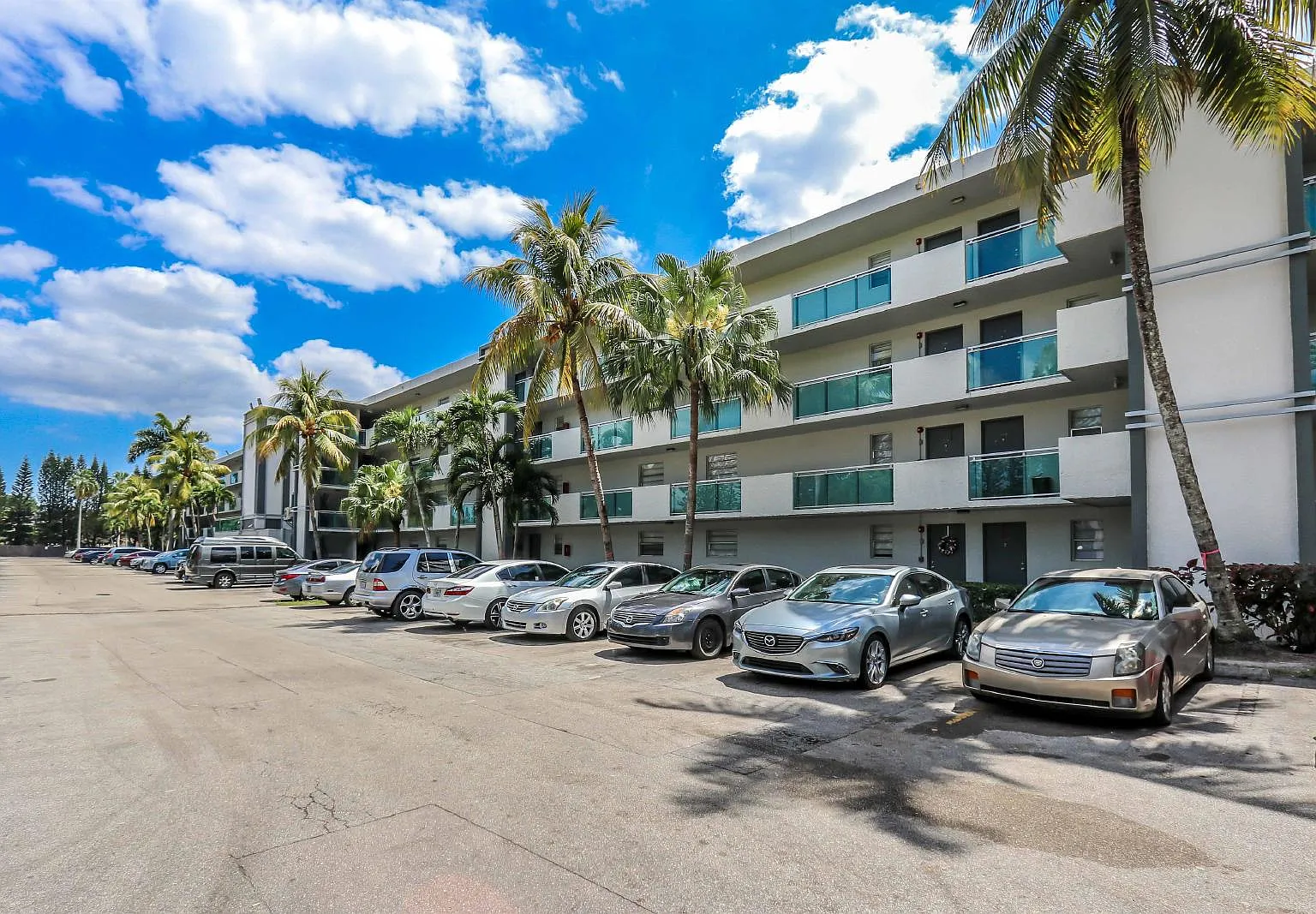 2 bed, 1084 sqft, $2,099 — Photo 3