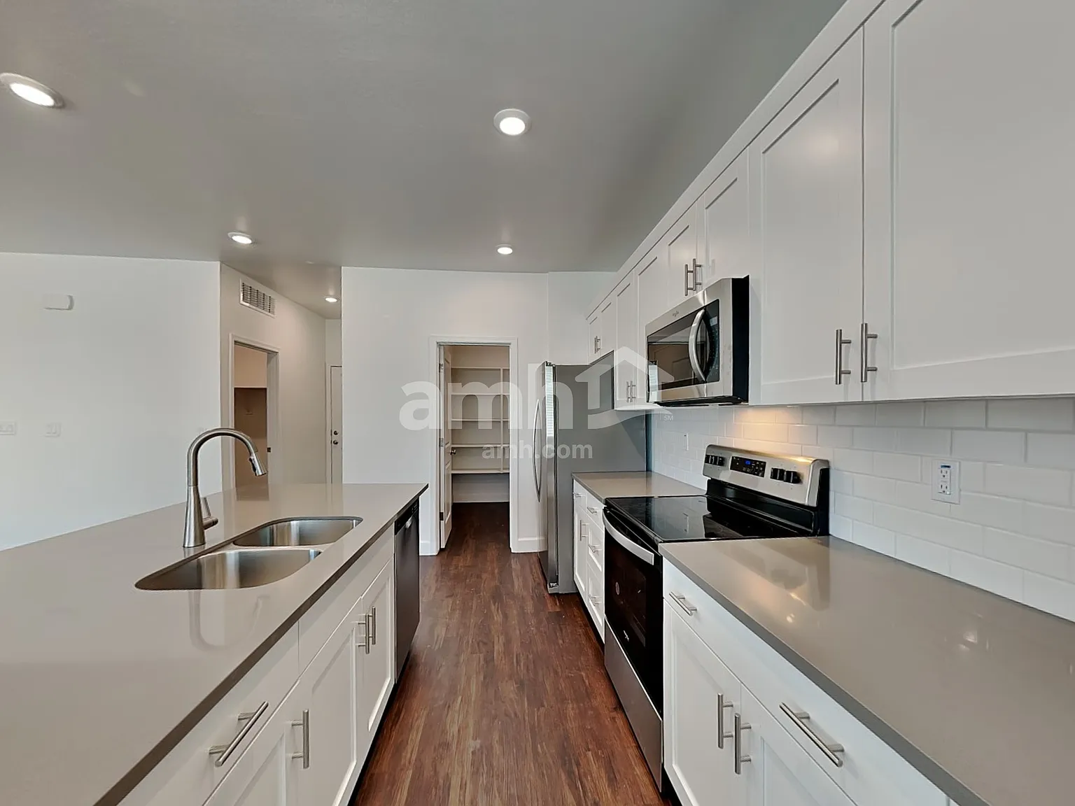 5 bed, 3.0 bath, 2496 sqft, $2,715 — Photo 4