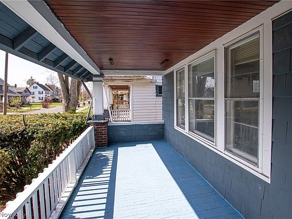3rd image of 884 Nela View Rd
