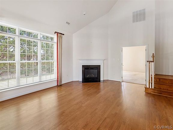 5th image of 10221 Urbanna Ct