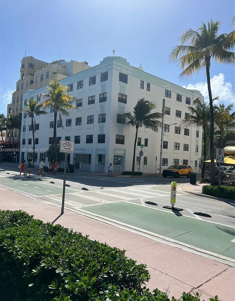 1390 Ocean Drive Condo — Photo 2