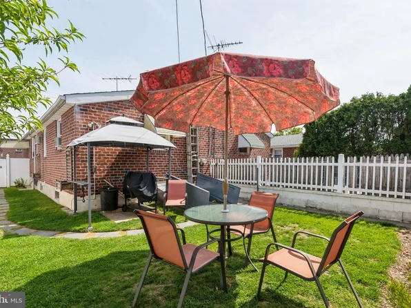 6734 Bingham St, Philadelphia, PA 19111