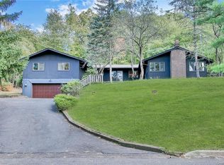 822 Sherry Dr, Valley Cottage, NY 10989