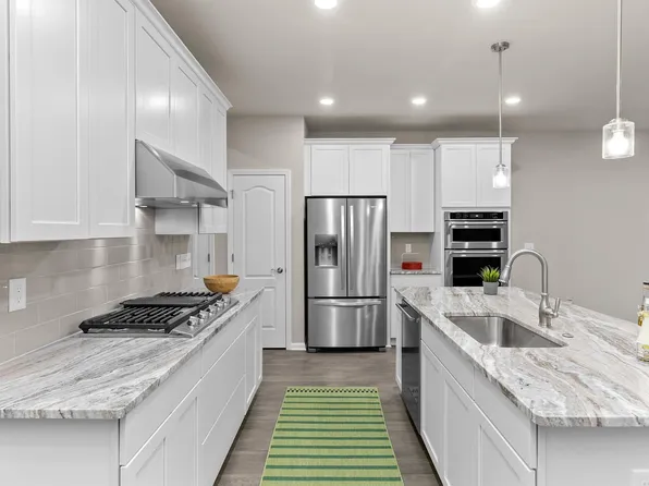 4819 Glenora Dr, Lake Orion, MI 48359