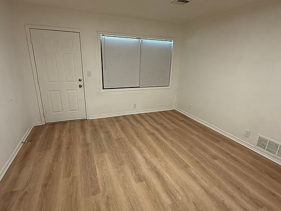 5th image of 2205 S Hiram Ave