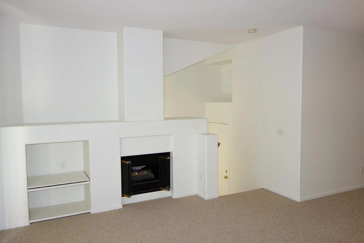2 bed, 985 sqft, $3,200 — Photo 4