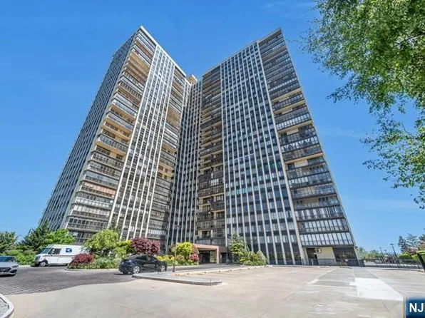 300 Winston Dr APT 2918, Cliffside Park, NJ 07010