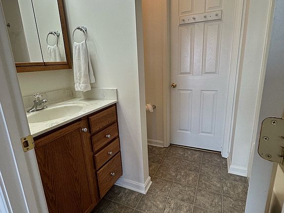 2nd image of 105 Cortland Ct #105