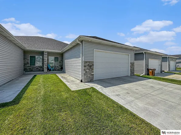 1705 NW 51st St, Lincoln, NE 68528